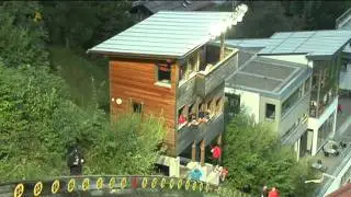 Die trauen sich was: Nachtspringen in der Erdinger Arena in Oberstdorf