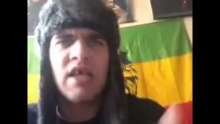 cen je sort mon flo j'enbrase le micro