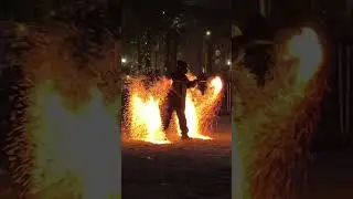 Liquid Flames &ndash; Feuershow auf dem Tollwood M&uuml;nchen | Atemberaubende Flammenkunst