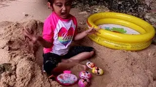 🔴Kids playing on the beach 🔴izabel mencari mainan di pantai