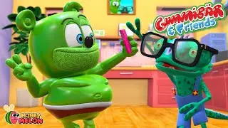 Bear Took One Selfie&hellip; Now He&rsquo;s Everywhere!? | Selfie with Gummy Bear | Gummy Bear | Funny Cartoons