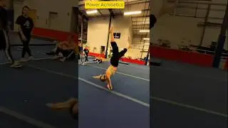 &ldquo;This Athletics Control Looks Unreal 😳🔥&rdquo; #HandstandSplit #acrobatics #Flexibility #ytshorts