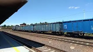 Manewry pociągu towarowego st 48 054 z weglarkami