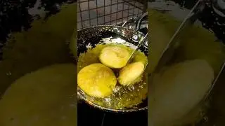 &ldquo;Ye normal matar kachori nahi hai 👀🔥&rdquo; &ldquo;Bahar kuch aur&hellip; andar kuch aur😱&rdquo;#matarkachori #foodcravings