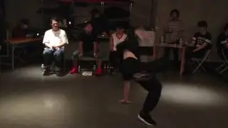 Bboy Twigg vs ?? ( Dance Live Japan)