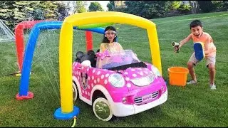 Heidi dan Zidane berpura pura mencuci mobil | Cerita lucu tentang mainan