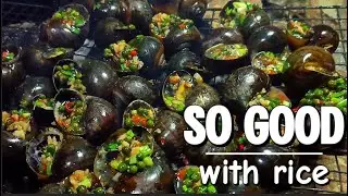 Catching Snails in the Canal & Making Green Pepper Grilled Snails &ndash; So Good with Rice!