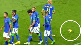 Banana thrown at Richarlison as striker racially abused😒😒