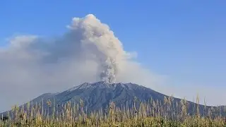 Mount Raung volcanic ash cloud halts Bali bound flights