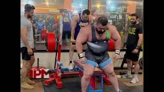Daniel Zamani benching 350kg // 772lb ✈️