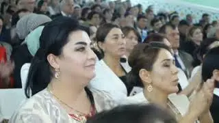 Бахшида ба Рӯзи забони давлатӣ ва Рӯзи омӯзгорон дар ноҳияи Деваштич ҳамоиши тантанавӣ доир шуд