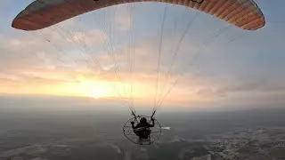 El Amanecer desde el aire volando en Paramotor, Chulada