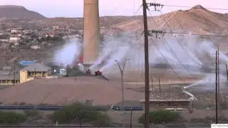 El Paso's ASARCO smokestack towers, demolished in a matter of SECONDS!!!!