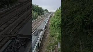 Thameslink Class 700 does a toot, wave and a Depot horn