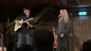 Lena Willemark & Simon Nyberg: Deidres samba (T&M Cornelis W, &ouml;vers&auml;ttning Gunnar Nystr&ouml;m)