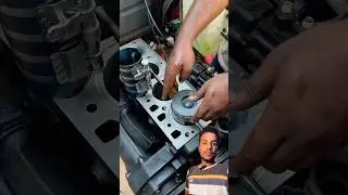 Mahindra 🚜 tractor || piston installation 🔥|| diesel engine repair 🧑&zwj;🔧 #shorts #engine #piston