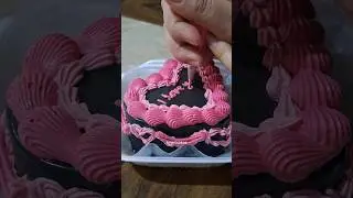 Lunchbox cake black & pink #cakedesign #cakedecorating #cakedecoration #cake #pasteldecor