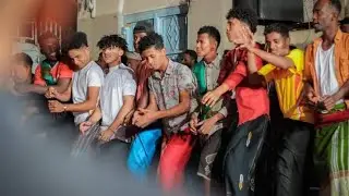 شاهد راح تعجبك جايين والله جايين 👏لعشاق الباميلا قديم🥁مع عزف 🎺 تكسير 🪘 حماس رابطة فريق الوطن 💚💛