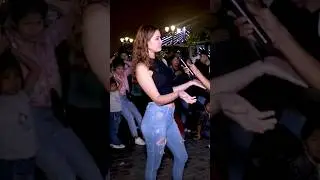Venezolana solo quiere bailar con Flaut&iacute;n🤣  #humor