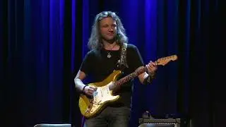 Manu Alto plays 