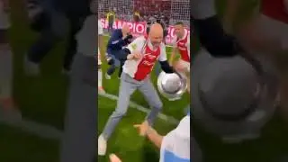 Happy Ten Hag dances with Manchester United signing Lisandro Martinez