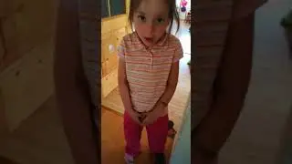 Was hat das M&auml;dchen zwischen den Beinen /What has the girl between her legs?