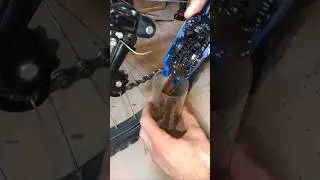 Deep Clean Your Cycle Chain in Seconds! 🚲 #CycleMaintenance #LifeHacks