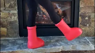 Обзор и руководство по размерам MSCHF Big Red Boots On Foot