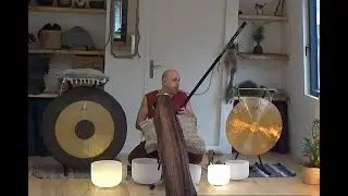 Flute shakuachi, flute harmonique fujara, gongs, bols de cristal