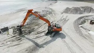 Europapremiere p&aring; Hitachi ZX490LCH-7 Super Long Front p&aring; K&oslash;ge Havn