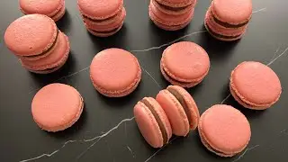 Raspberry Macarons 