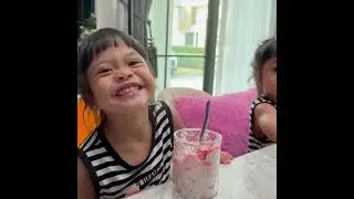 น้องแฝดเพชรพลอยดีใจมากก ได้ยินพ่อบอยบอกจะพาไปเที่ยว แม่แอนทำสมูทตี้ให้กิน