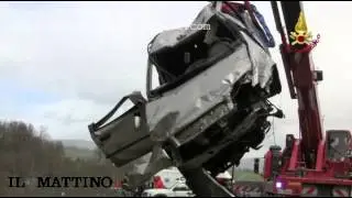 VIDEO 3 - Dramma in Campania, auto nel fiume: dispersa 18enne