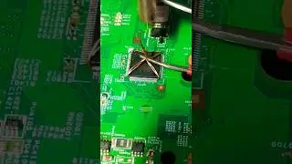 How to unsolder The IO Chip Using a Simple Wire #Solderingtip #electronic #shorts