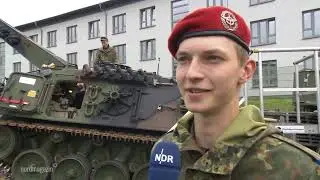 Nordmagazin Bundeswehr Rekruten legen in Hagenow Gel&ouml;bnis ab