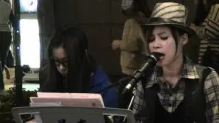 20111204 曼青街頭表演~藍又時＠大河岸-曾經太年輕(自彈自唱)