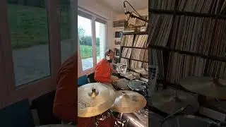 Recording some drums from my home studio today, in a reggae vibration 🇯🇲