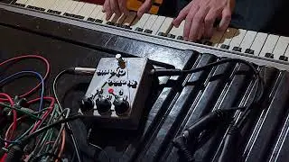 DIY Analog Stereo Chorus Pedal - Rhodes Demo