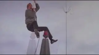 James Bond nearly hits the tip of the Transamerica Pyramid **1 Hour Loop**  