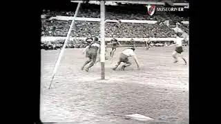 Angel Labruna (River Plate) - 31/10/1954 - River Plate 3x0 Boca Junior - 2 gols