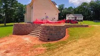 Finishing The Big Block Retaining Wall, With A Cool Design!