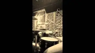 Drumming, budget mic test (Fostex MC10st / Shure SM48 / t.bone BD300)