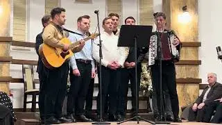 Grup @muzicadelalespede6462  | O mamă ce-a crescut copii…