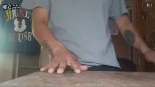 Learning how to finger board PT1!#techdecks#fingerboarding#beginner#fyp#fingerboardcommunity#fypシ 
