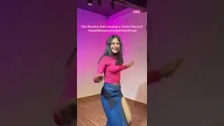 Снеха привлекает внимание своими движениями 💃🏻