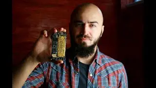 Primul iPhone &icirc;n epoxy transparent cu baterie de aur (DIY)