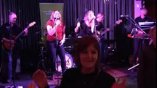 Groove Check Kiss Roxanne
