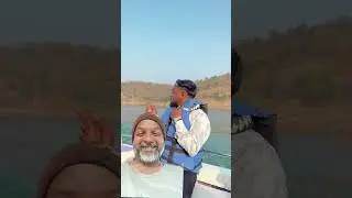 Pani ki board mein baithe comedy #comedy #funny #memes #facts #funnycomment #whatdoyoumeme #newme