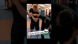 Is this the nastiest standing wrist lock? #jujitsu #wristlocks #japanesejujitsu #jiujitsu