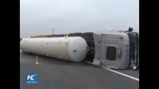 Liquid oxygen leaks on highway as truck rolls over in SW China